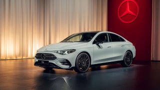 Mercedes kết hợp Microsoft ra mắt xe sang 60.000 USD cho dân văn phòng