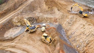 Thủ tướng yêu cầu gỡ vướng mắc quản lý đất đai, khoáng sản
