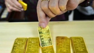 Giá vàng rớt khỏi đỉnh lịch sử, có còn triển vọng tăng giá?
