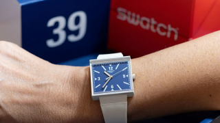 Swatch tung mẫu đồng hồ đặc biệt ‘khiêu khích’ mức thuế 39% của Mỹ