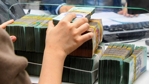 Loạn dịch vụ đáo hạn ngân hàng: Cận trọng dính tín dụng đen