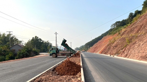 Công trường mở đường 2.300 tỷ nối Lạng Sơn đến Quảng Ninh