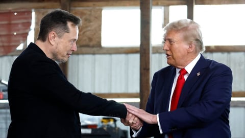 Tesla trong cơn khủng hoảng, TT Trump ra tay giải cứu  Elon Musk 