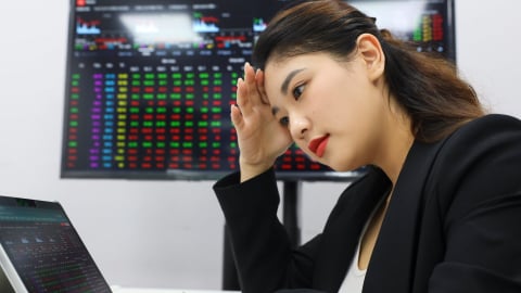 Áp lực bán gia tăng, VN-Index chuẩn bị 'test đáy'?