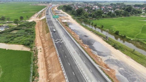 Thủ tướng thúc tiến độ hoàn thành 3.000km đường bộ cao tốc trong năm 2025