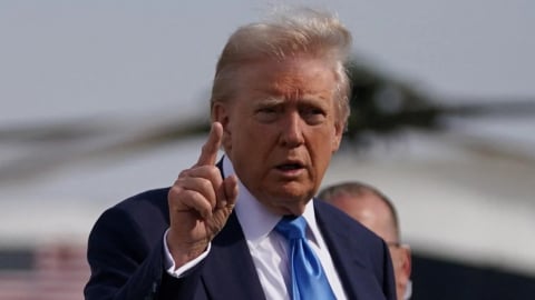 TT Trump: Cứng rắn với Trung Quốc, tính áp thuế đối ứng trước mốc 90 ngày