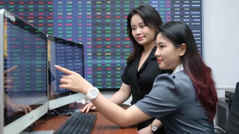 Khối ngoại trở lại trong ngày khai trương KRX, VN-Index vượt mốc 1.240