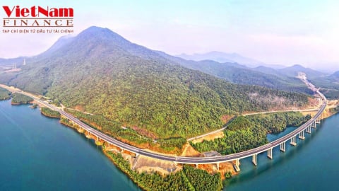 Ngắm đoạn cao tốc Bắc - Nam dài 55km nối Hà Tĩnh vào Quảng Bình 