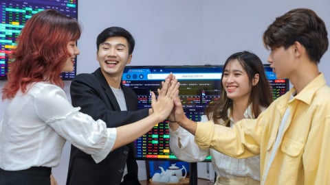Cổ phiếu tăng mạnh: Khi bất động sản trở lại đường đua