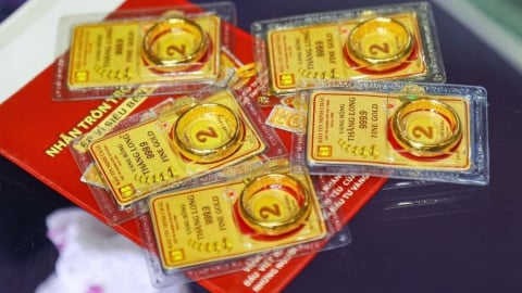 Giá vàng miếng 'bất động' ở mức 122 triệu/lượng, vàng nhẫn 'loạn giá'