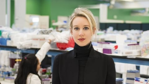 Nữ tỷ phú Elizabeth Holmes: Từ ánh hào quang đến song sắt nhà tù