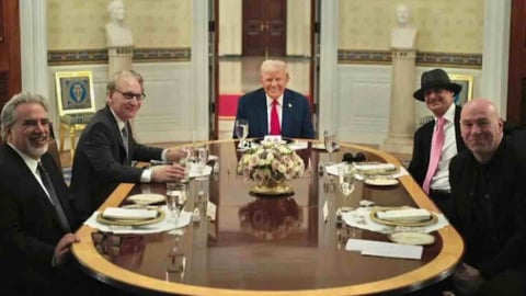 Hơn 148 triệu USD đổ vào cuộc đua giành vé ăn tối cùng TT Trump