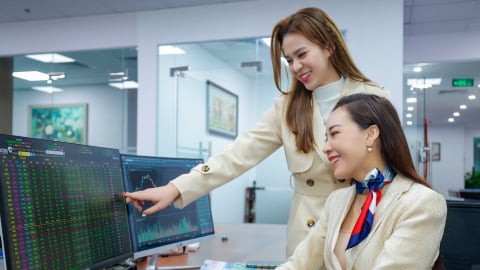 Dòng tiền 'nóng' đổ vào VIC – VHM, VN-Index vượt mốc 1.300 điểm