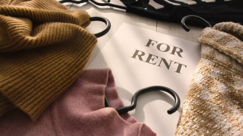 Tiết kiệm kiểu Gen Z: Hạn chế mua đồ, tăng cường thuê quần áo cũ