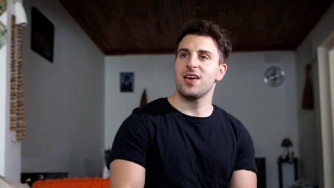 CEO Airbnb và thông điệp 'chim không dậy sớm vẫn có thể bắt được sâu'