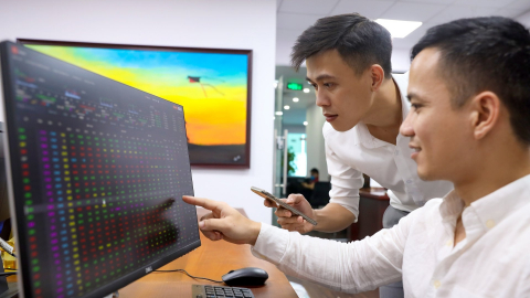Cổ phiếu bất động sản 'gánh' VN-Index giữ đỉnh 1.340 điểm