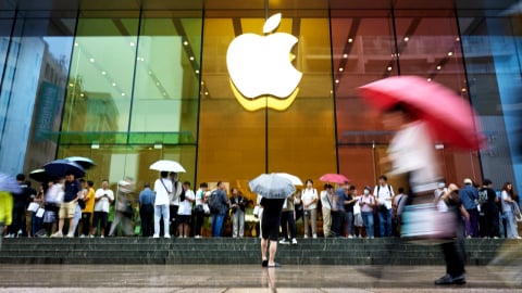 iPhone 16 bán chạy nhất thế giới, Apple vẫn 'ngồi trên đống lửa'