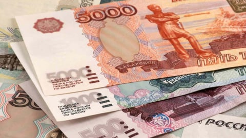 Rúp Nga: Đồng tiền tăng giá mạnh nhất thế giới nửa đầu năm 2025