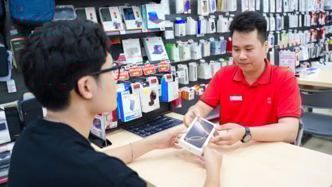 Giá iPhone 16 Pro Max giảm sốc, có nên mua ngay hay chờ iPhone 17?