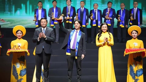 VBOX: Nhận giải Sao vàng Đất Việt và bị điểm tên nợ bảo hiểm xã hội