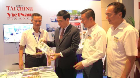 Lãnh đạo Đảng và Nhà nước thăm gian trưng bày của Tạp chí Đầu tư Tài chính - VietnamFinance tại Hội Báo toàn quốc 2025