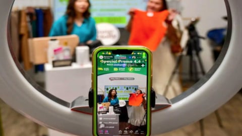 Bị bắt vì thu 120 tỷ chỉ khai thuế 5 tỷ: ‘Vùng xám’ của bán hàng online