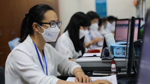 Công chức có thêm thu nhập ngoài lương dựa trên hiệu quả công việc
