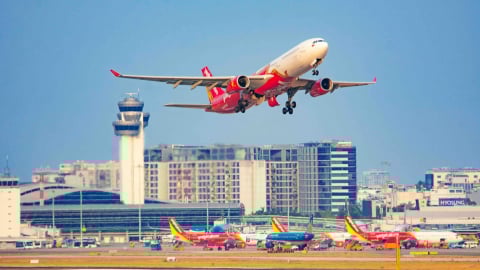 VN-Index lên đỉnh 4 năm, cổ phiếu VJC là tâm điểm 