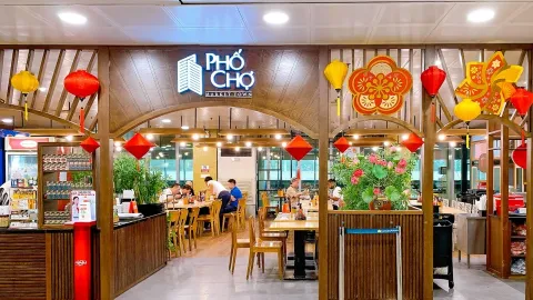 'Siêu' lợi nhuận từ bán bánh mì, phở tại sân bay