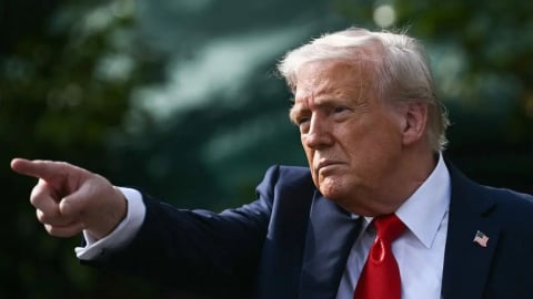 TT Trump đe dọa áp thuế Nga, ‘bơm’ vũ khí quy mô lớn cho Ukraine