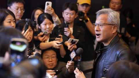 Không phải Tim Cook, Jensen Huang mới là ‘đặc phái viên’ của Mỹ tại Trung Quốc
