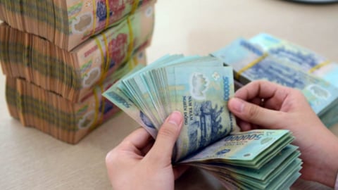 Ép lãi suất ở mức thấp, tiền gửi vẫn chảy mạnh vào ngân hàng
