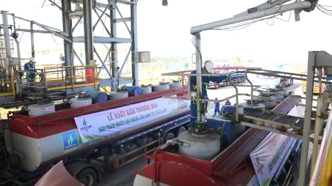 BSR xuất bán sản phẩm dầu DO sang thị trường Lào