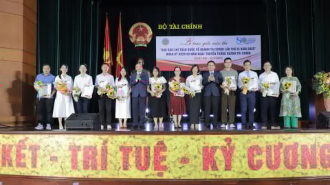 Viết báo kinh tế vĩ mô: Không ngờ tôi yêu đến thế