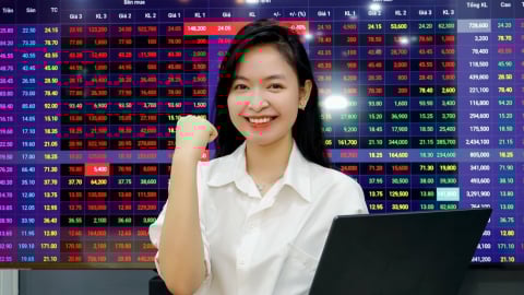 Tăng hơn 500 điểm từ đáy, VN-Index 'phá đỉnh' trước thời điểm áp thuế đối ứng