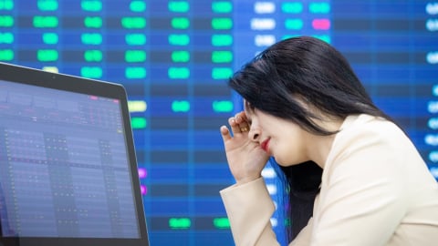 Cổ phiếu PNJ tiếp tục nằm sàn, bluechips kéo VN-Index giảm mạnh