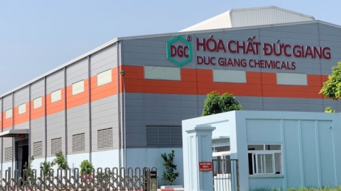 Hóa chất Đức Giang: Lợi nhuận suy giảm mạnh, liên tục vi phạm bảo vệ môi trường