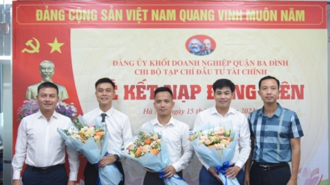 Chi bộ Tạp chí Đầu tư Tài chính kết nạp thêm 3 đảng viên mới