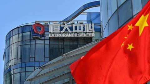 Cổ phiếu ‘chúa nợ’ Evergrande bất ngờ bị đình chỉ giao dịch ở Hong Kong