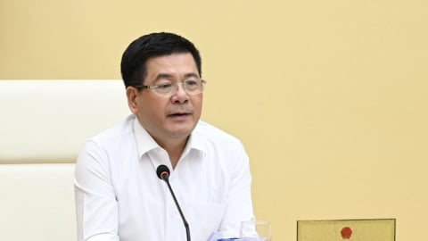 Nỗi lo của Bộ trưởng Nguyễn Hồng Diên: ‘Mua điện mặt trời mái nhà, cổ súy cho trục lợi chính sách’