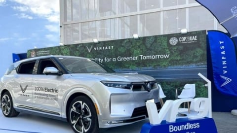 Chiến lược mới của VinFast: Miễn phí gửi xe, sạc điện, ưu tiên chỗ đỗ