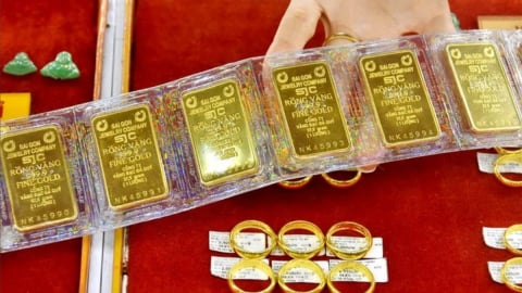 Giá vàng miếng 'bốc hơi' tới 2 triệu đồng/lượng, vàng nhẫn mất mốc kỷ lục