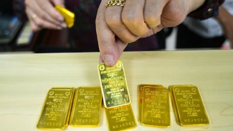 Giá vàng tăng nóng nhưng ít người bán: Nguyên nhân do đâu?