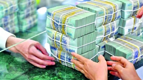 Tiền gửi vào hệ thống ngân hàng bất ngờ sụt giảm