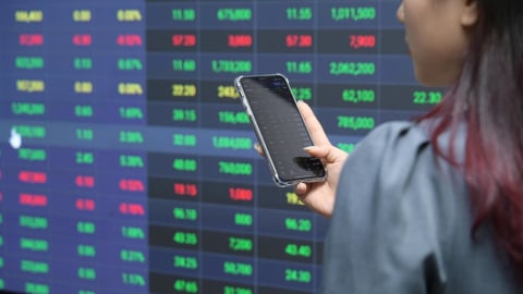 Tâm lý nghỉ lễ bao trùm, VN-Index tiếp tục đi lùi