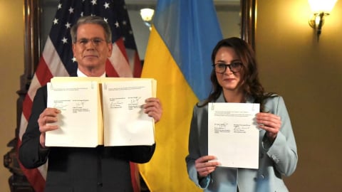 Ukraine ký thỏa thuận khoáng sản với Mỹ, Nga nói ‘thất bại’