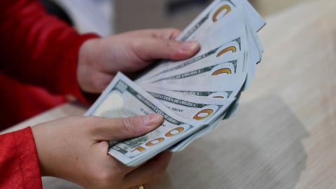 Giá USD 'chợ đen' tăng nóng, vượt đỉnh 26.500 đồng