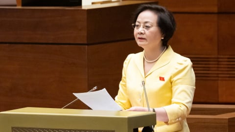 'Cấp trên quyết định trái luật, cấp dưới có báo cáo sẽ không phải chịu hậu quả'