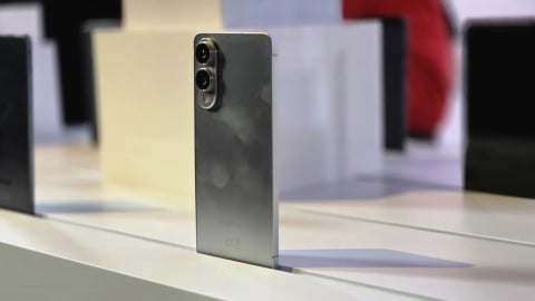 Samsung ra mắt S25 Edge siêu mỏng, thách thức Apple