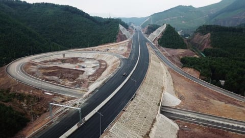 Mối thân tình, các bữa cơm kết nối phi vụ trăm tỷ của ông chủ Tập đoàn Thuận An